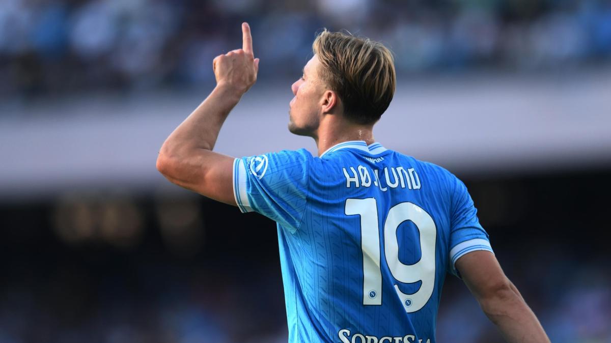 Napoli, riscattato Hojlund dal Manchester United. È il terzo acquisto più caro della storia azzurra