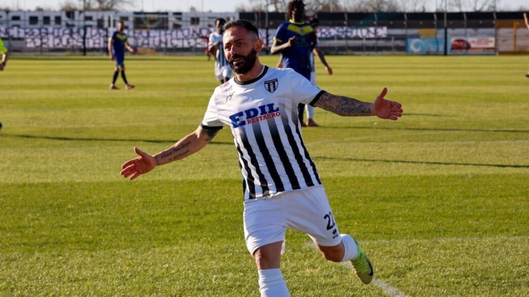 Manduria, prime immagini di Strambelli con la nuova maglia
