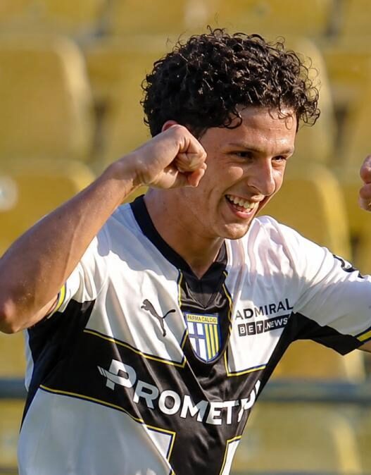 Lontani, doppietta d'esordio con il Parma