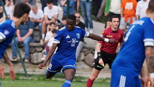 Obermais, Mamadou Ngom prolunga: l'attaccante resta in biancoblu
