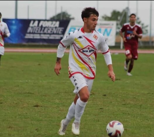 Samuele Giallombardo, centrocampista classe 2004, sul mercato