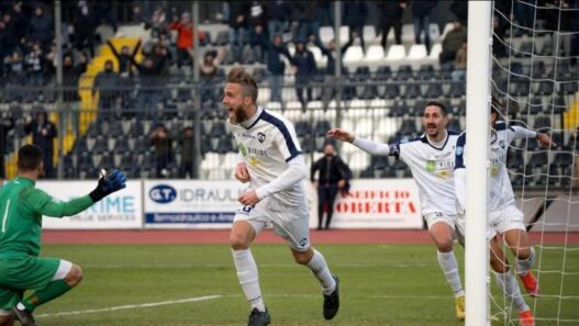 Difensore esperto svincolato: Magnus Troest, oltre 350 presenze in Serie B