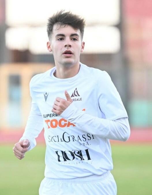 Centrocampista classe 2006 cerca nuova squadra: profilo svincolato sul mercato