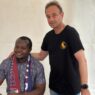 Oden Maneck, dal Tanzania al campo: il viceparroco gioca con il Quadri