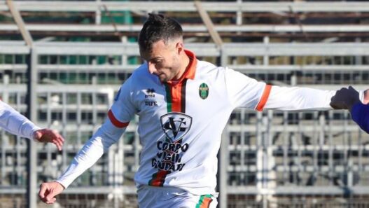 Attaccante esperto con oltre 180 gol cerca squadra