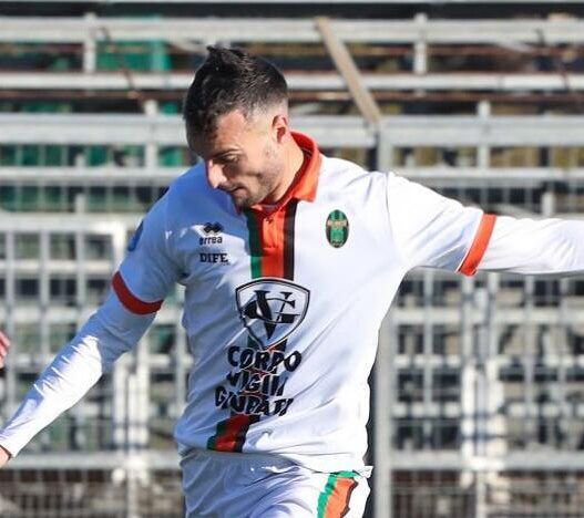 Attaccante esperto con oltre 180 gol cerca squadra