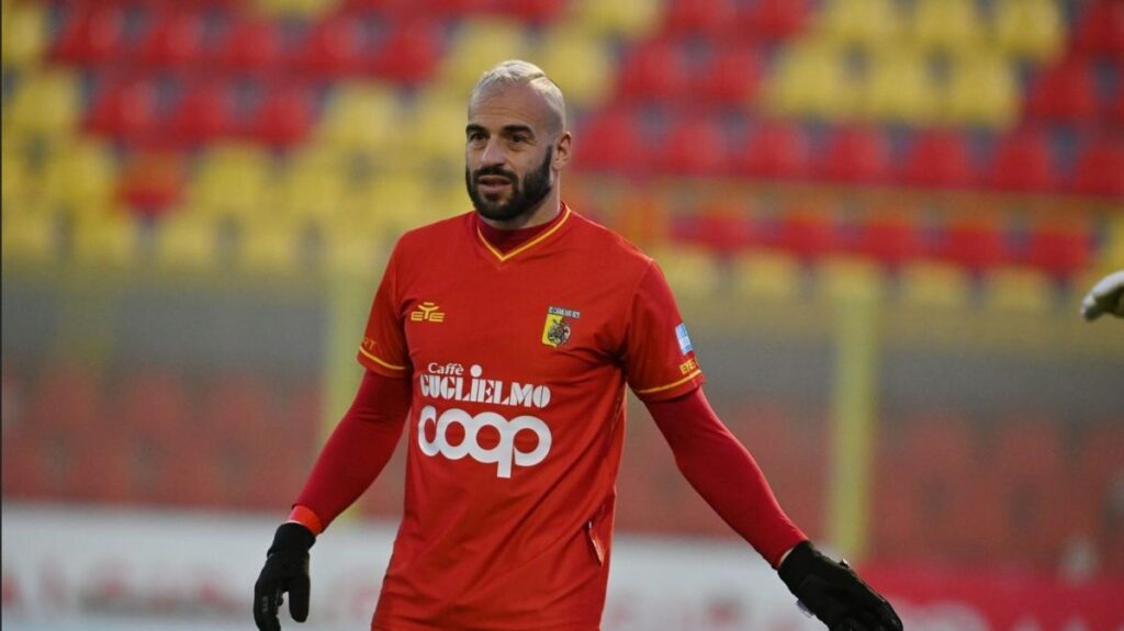 Attaccante esperto con oltre 100 gol tra i professionisti è sul mercato