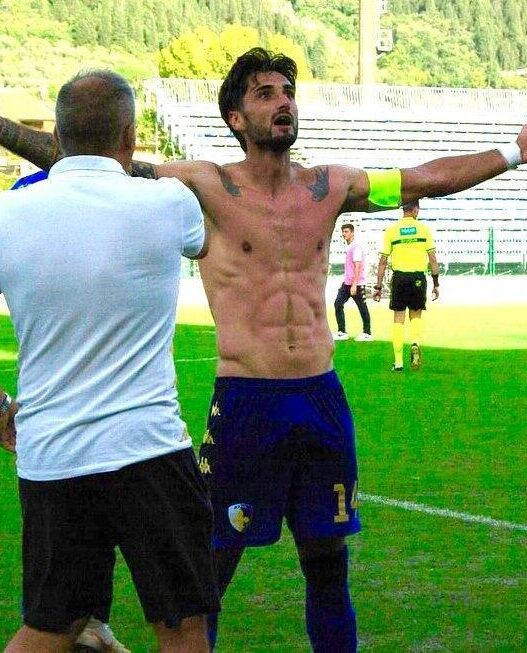 Yusuf Cela, centrocampista esperto in cerca di una nuova sfida