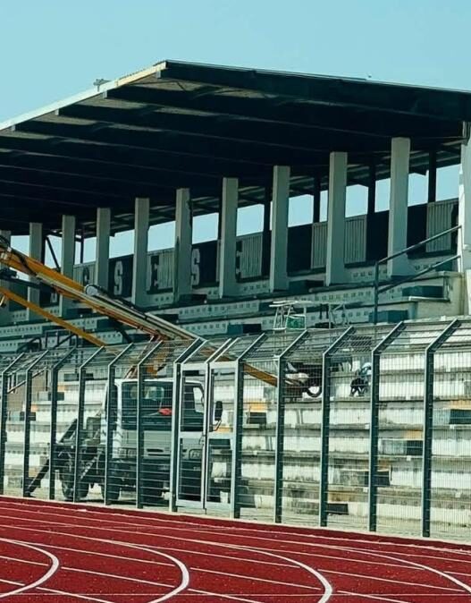 Ossese, lavori allo stadio "Frau": sponsor senza visibilità