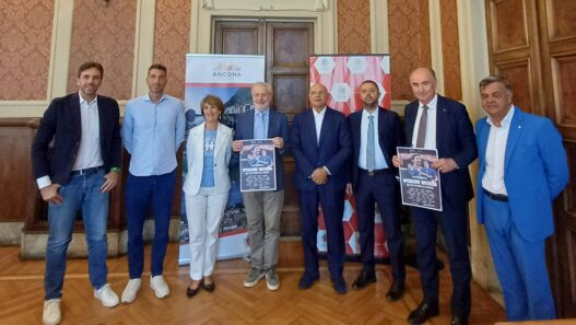 Ancona: campioni all'asta per il Salesi, maglie in beneficenza