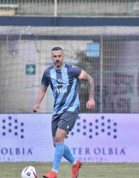 Latte Dolce saluta Marco Cabeccia: 267 presenze e 56 gol per lo storico capitano