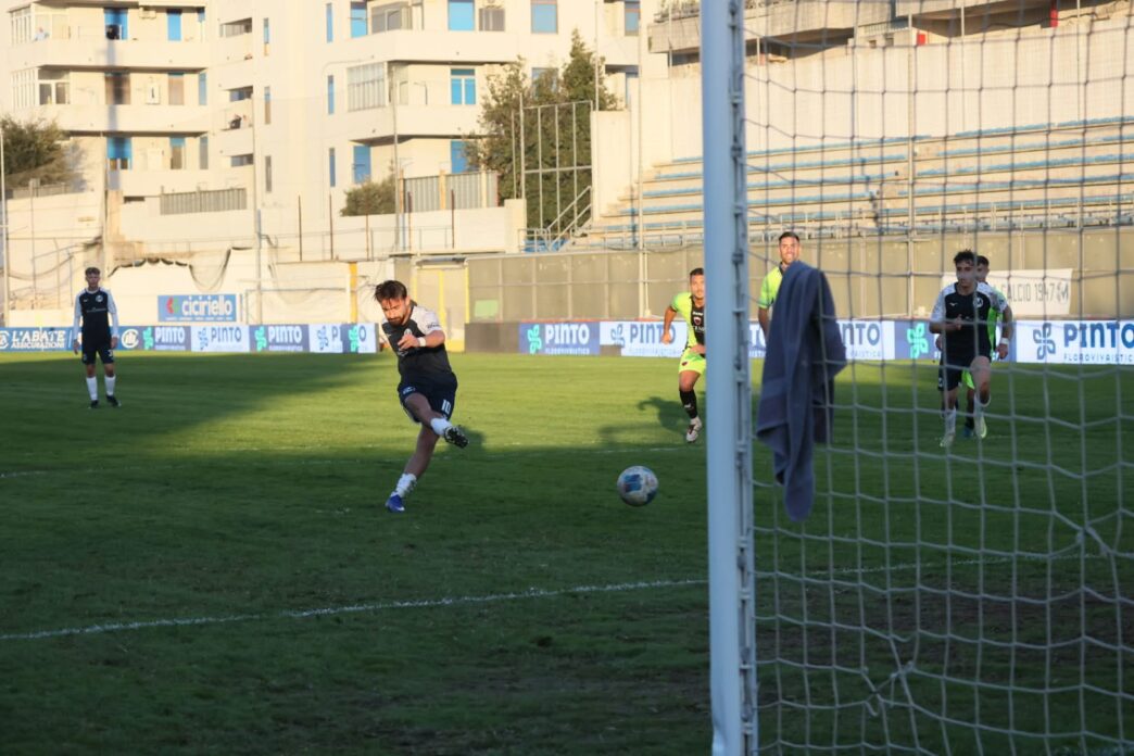 Martina, 2-0 alla Nocerina: testa della classifica e festa al Tursi