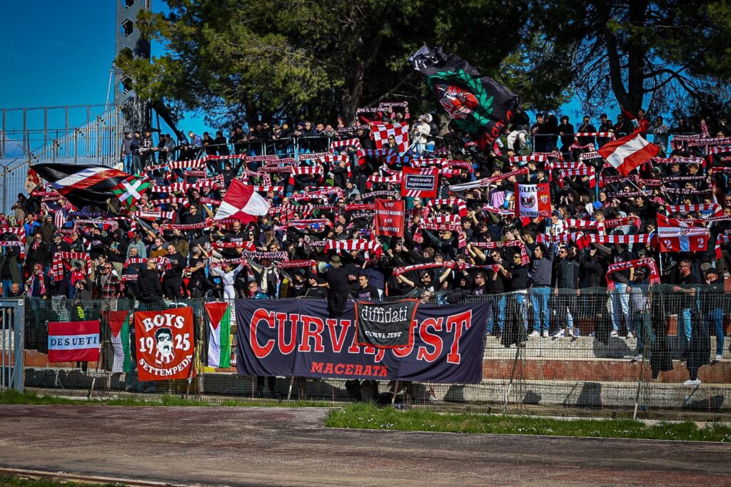 Maceratese, la Curva Just sprona la squadra: "Serve una reazione"